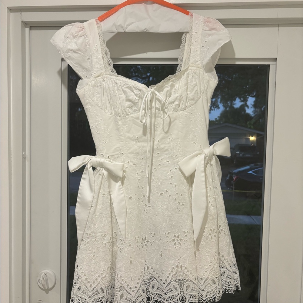 White Lace Dress only worn once HOUSE OF CB - Picture 4 of 4